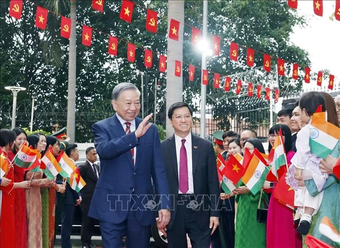 Tổng Bí thư, Chủ tịch nước Tô Lâm gặp gỡ cộng đồng người Việt Nam tại Ấn Độ Tổng Bí thư, Chủ tịch nước Tô Lâm gặp gỡ cộng đồng người Việt Nam tại Ấn Độ