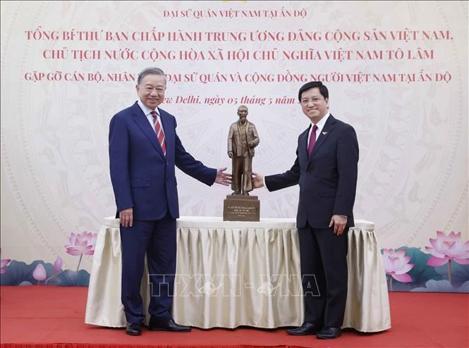 Tổng Bí thư, Chủ tịch nước Tô Lâm gặp gỡ cộng đồng người Việt Nam tại Ấn Độ Tổng Bí thư, Chủ tịch nước Tô Lâm gặp gỡ cộng đồng người Việt Nam tại Ấn Độ