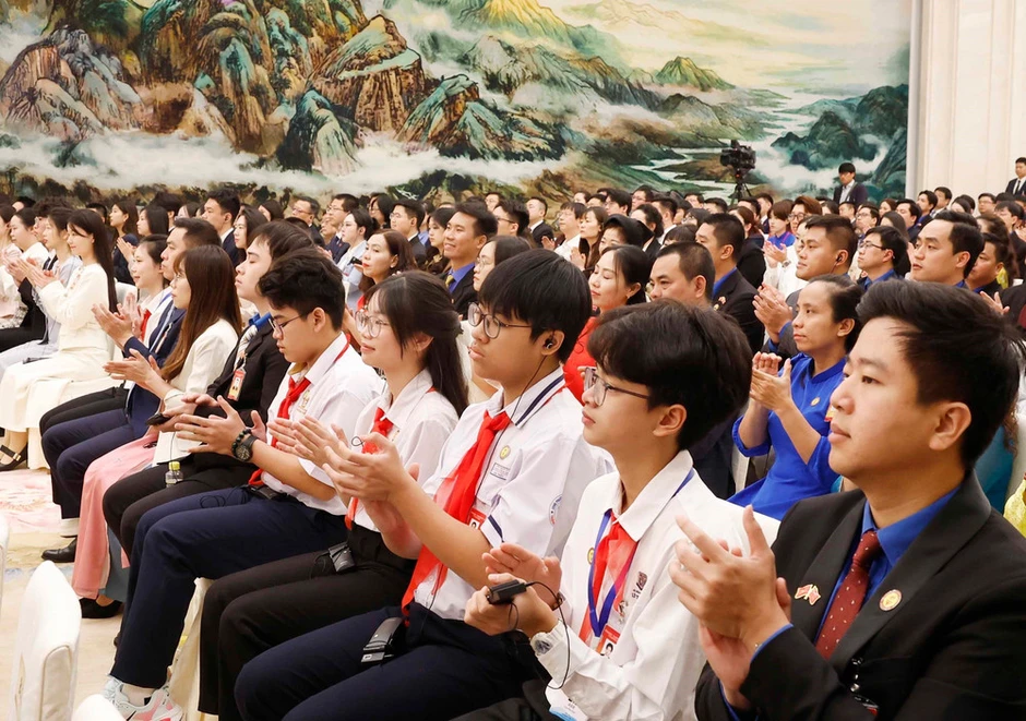 Tổng Bí thư, Chủ tịch nước Tô Lâm gặp gỡ thanh niên tham gia “Hành trình đỏ nghiên cứu, học tập” Tổng Bí thư, Chủ tịch nước Tô Lâm gặp gỡ thanh niên tham gia “Hành trình đỏ nghiên cứu, học tập”