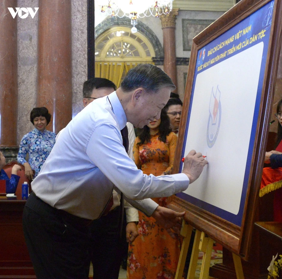 Tổng Bí thư, Chủ tịch nước Tô Lâm gặp mặt 101 nhà báo tiêu biểu Tổng Bí thư, Chủ tịch nước Tô Lâm gặp mặt 101 nhà báo tiêu biểu