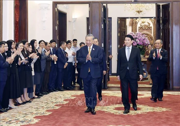 Tổng Bí thư, Chủ tịch nước Tô Lâm gặp mặt cán bộ Văn phòng Chủ tịch nước