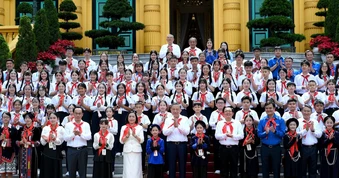 Tổng Bí thư, Chủ tịch nước Tô Lâm gặp mặt đội viên, thiếu niên tiêu biểu
