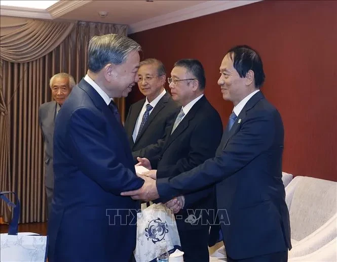 Tổng Bí thư, Chủ tịch nước Tô Lâm gặp mặt thân nhân các tướng lĩnh, chuyên gia, nhân sĩ hữu nghị Việt Nam - Trung Quốc Tổng Bí thư, Chủ tịch nước Tô Lâm gặp mặt thân nhân các tướng lĩnh, chuyên gia, nhân sĩ hữu nghị Việt Nam - Trung Quốc