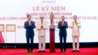 Tổng Bí thư, Chủ tịch nước Tô Lâm gửi thư, tặng quà chúc mừng lực lượng Cảnh sát Quản lý hành chính về trật tự xã hội