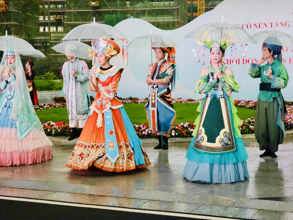 Tổng Bí thư, Chủ tịch nước Tô Lâm: Láng giềng càng đi lại thì càng thân thiết Tổng Bí thư, Chủ tịch nước Tô Lâm: Láng giềng càng đi lại thì càng thân thiết