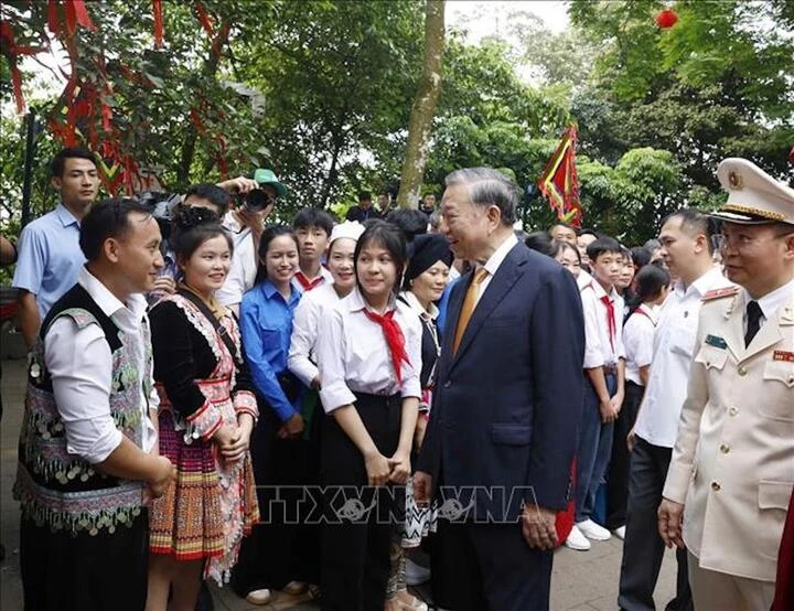 Tổng Bí thư, Chủ tịch nước Tô Lâm: Lúc khó khăn càng cần 'tinh thần Hùng Vương' Tổng Bí thư, Chủ tịch nước Tô Lâm: Lúc khó khăn càng cần 'tinh thần Hùng Vương'