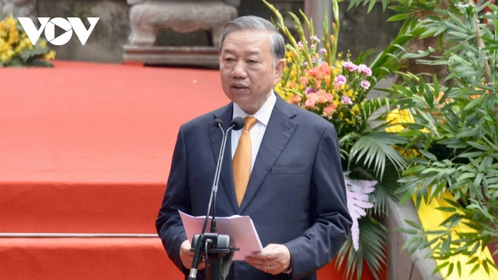 Tổng Bí thư, Chủ tịch nước Tô Lâm nói chuyện với bà con nhân dân tại Đền Hùng Tổng Bí thư, Chủ tịch nước Tô Lâm nói chuyện với bà con nhân dân tại Đền Hùng