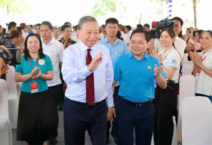 Tổng Bí thư, Chủ tịch nước Tô Lâm thăm, động viên công nhân tại TP.HCM Tổng Bí thư, Chủ tịch nước Tô Lâm thăm, động viên công nhân tại TP.HCM