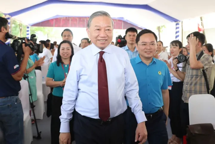 Tổng Bí thư, Chủ tịch nước Tô Lâm thăm, động viên công nhân tại TP.HCM Tổng Bí thư, Chủ tịch nước Tô Lâm thăm, động viên công nhân tại TP.HCM