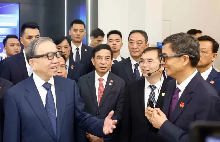 Tổng Bí thư, Chủ tịch nước Tô Lâm tham quan Trung tâm trí tuệ nhân tạo Trung Quốc - ASEAN Tổng Bí thư, Chủ tịch nước Tô Lâm tham quan Trung tâm trí tuệ nhân tạo Trung Quốc - ASEAN