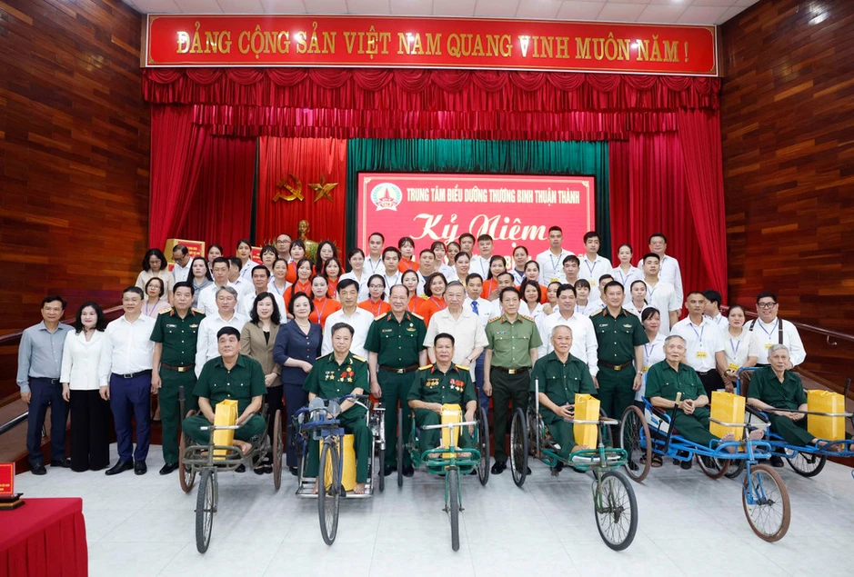 Tổng Bí thư, Chủ tịch nước Tô Lâm thăm, tặng quà thương binh, bệnh binh tại Bắc Ninh Tổng Bí thư, Chủ tịch nước Tô Lâm thăm, tặng quà thương binh, bệnh binh tại Bắc Ninh