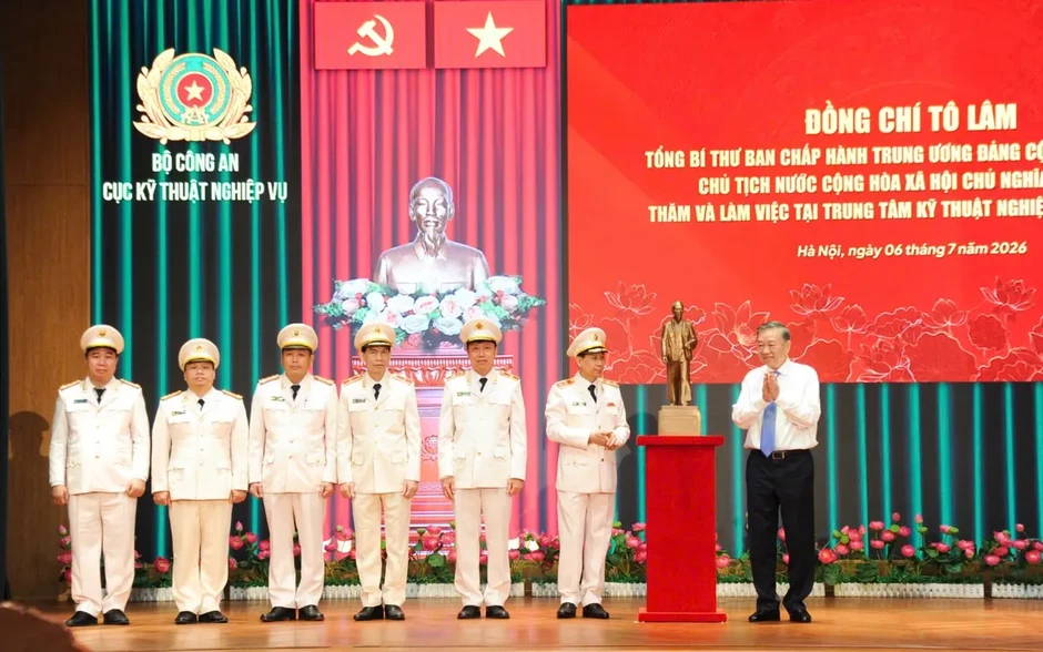 Tổng Bí thư, Chủ tịch nước Tô Lâm thăm và làm việc tại Trung tâm Kỹ thuật nghiệp vụ Bộ Công an Tổng Bí thư, Chủ tịch nước Tô Lâm thăm và làm việc tại Trung tâm Kỹ thuật nghiệp vụ Bộ Công an