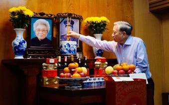 Tổng Bí thư, Chủ tịch nước Tô Lâm thắp hương tưởng nhớ các lãnh đạo tiền bối