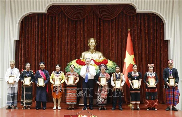 Tổng Bí thư, Chủ tịch nước Tô Lâm tiếp già làng, trưởng bản, nghệ nhân, người có uy tín tiêu biểu