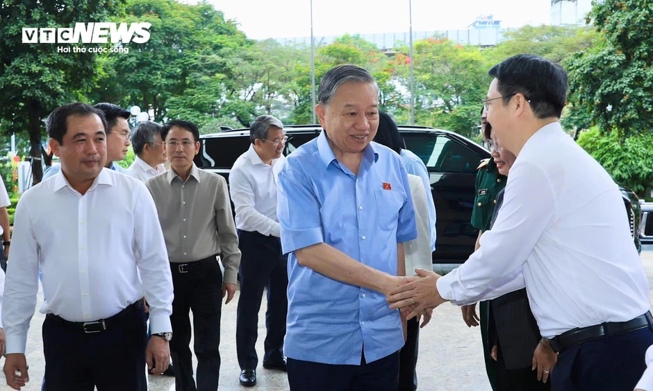 Tổng Bí thư, Chủ tịch nước Tô Lâm tiếp xúc cử tri 10 phường của Hà Nội Tổng Bí thư, Chủ tịch nước Tô Lâm tiếp xúc cử tri 10 phường của Hà Nội