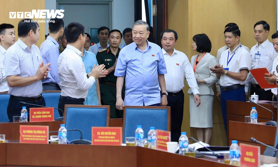 Tổng Bí thư, Chủ tịch nước Tô Lâm tiếp xúc cử tri 10 phường của Hà Nội Tổng Bí thư, Chủ tịch nước Tô Lâm tiếp xúc cử tri 10 phường của Hà Nội