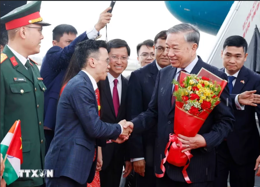 Tổng Bí thư, Chủ tịch nước Tô Lâm tới New Delhi, bắt đầu thăm cấp Nhà nước Cộng hòa Ấn Độ Tổng Bí thư, Chủ tịch nước Tô Lâm tới New Delhi, bắt đầu thăm cấp Nhà nước Cộng hòa Ấn Độ