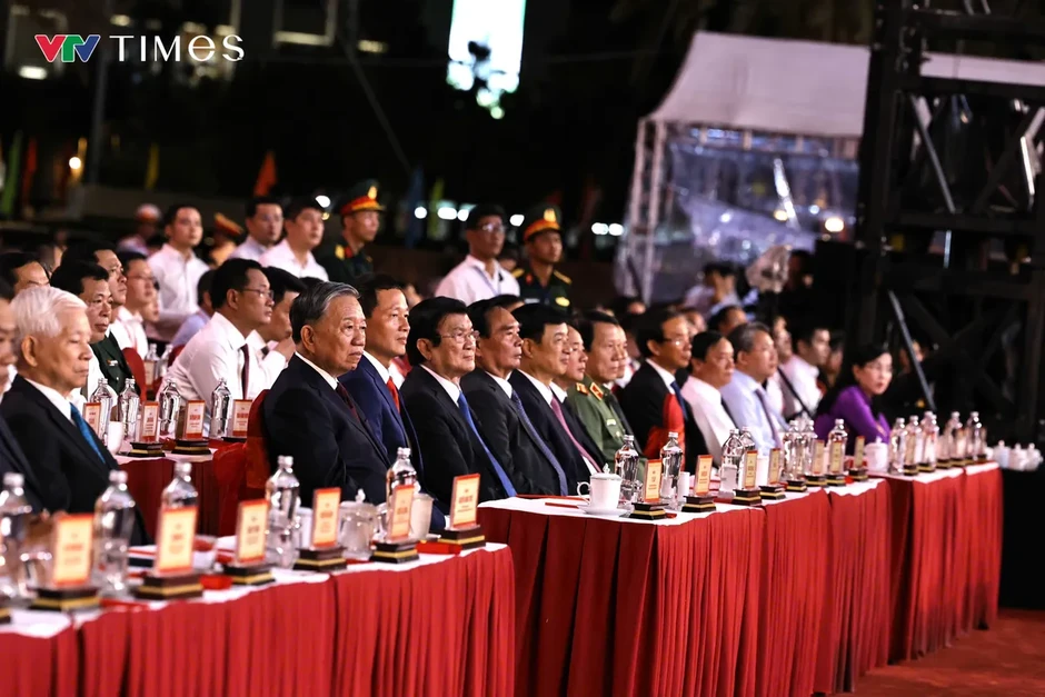 Tổng Bí thư, Chủ tịch nước Tô Lâm trao Nghị quyết của Quốc hội về thành lập thành phố Đồng Nai Tổng Bí thư, Chủ tịch nước Tô Lâm trao Nghị quyết của Quốc hội về thành lập thành phố Đồng Nai