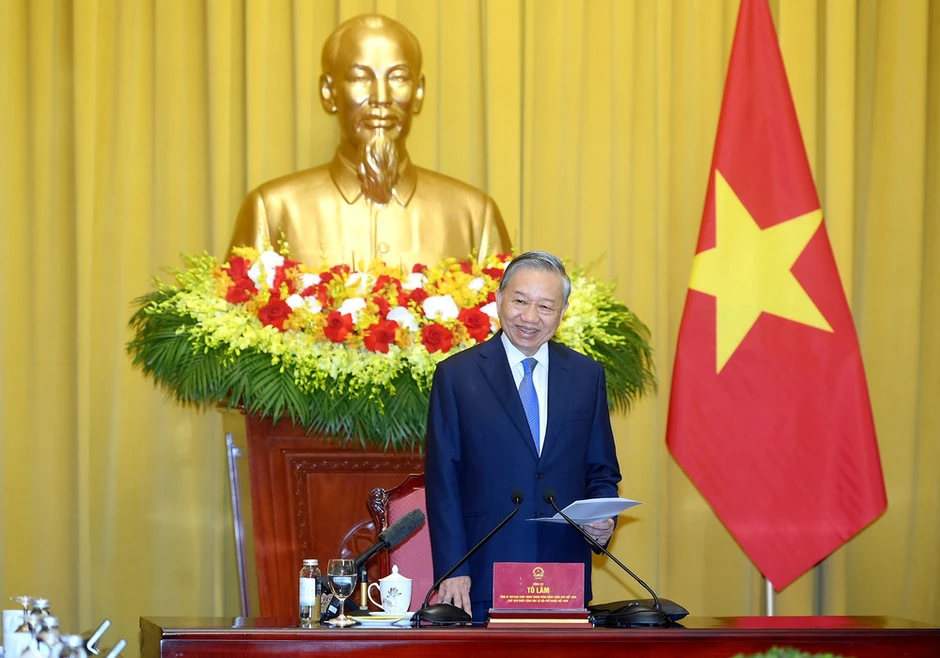 Tổng Bí thư, Chủ tịch nước Tô Lâm trao quyết định bổ nhiệm 5 Đại sứ Việt Nam tại nước ngoài Tổng Bí thư, Chủ tịch nước Tô Lâm trao quyết định bổ nhiệm 5 Đại sứ Việt Nam tại nước ngoài