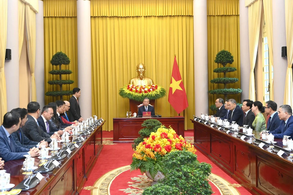Tổng Bí thư, Chủ tịch nước Tô Lâm trao quyết định bổ nhiệm 5 Đại sứ Việt Nam tại nước ngoài Tổng Bí thư, Chủ tịch nước Tô Lâm trao quyết định bổ nhiệm 5 Đại sứ Việt Nam tại nước ngoài
