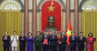Tổng Bí thư, Chủ tịch nước Tô Lâm trao quyết định bổ nhiệm các thành viên Chính phủ nhiệm kỳ 2026-2031