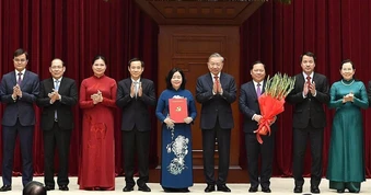 Tổng Bí thư, Chủ tịch nước Tô Lâm trao quyết định của Bộ Chính trị về công tác cán bộ
