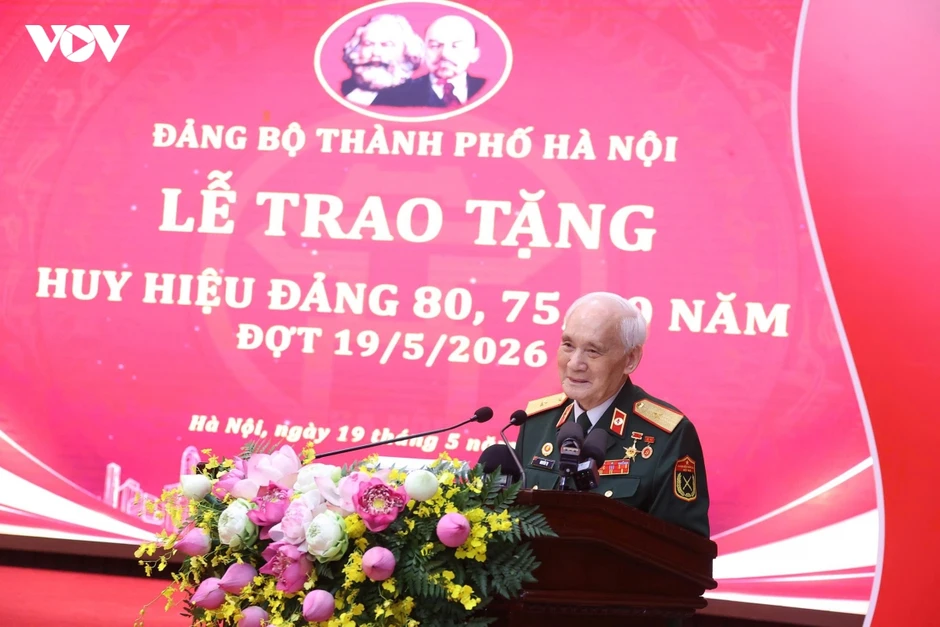 Tổng Bí thư, Chủ tịch nước Tô Lâm trao tặng Huy hiệu Đảng cho đảng viên lão thành tại Hà Nội Tổng Bí thư, Chủ tịch nước Tô Lâm trao tặng Huy hiệu Đảng cho đảng viên lão thành tại Hà Nội