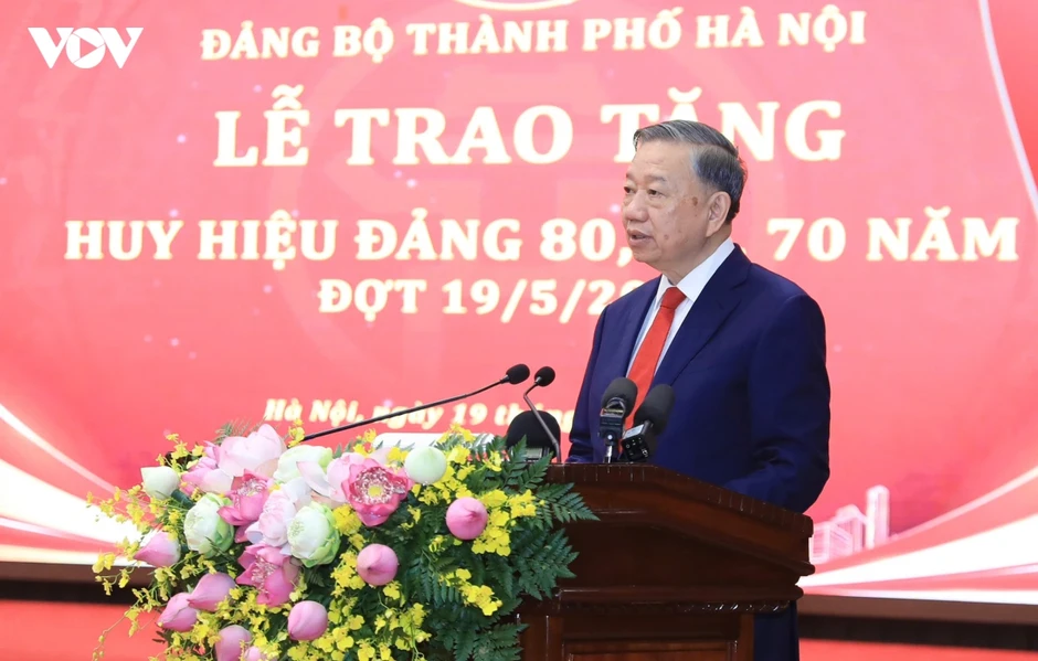 Tổng Bí thư, Chủ tịch nước Tô Lâm trao tặng Huy hiệu Đảng cho đảng viên lão thành tại Hà Nội Tổng Bí thư, Chủ tịch nước Tô Lâm trao tặng Huy hiệu Đảng cho đảng viên lão thành tại Hà Nội