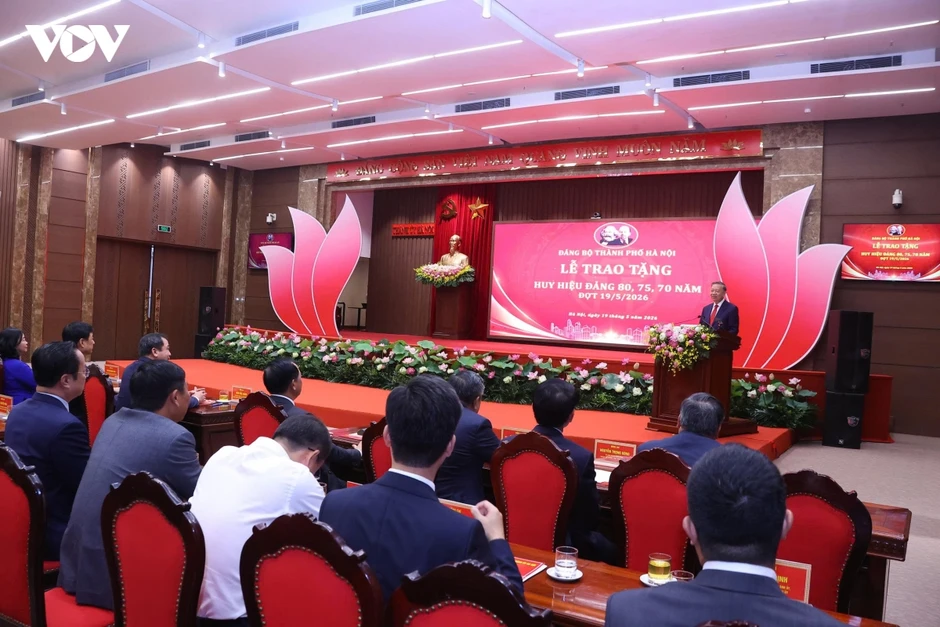 Tổng Bí thư, Chủ tịch nước Tô Lâm trao tặng Huy hiệu Đảng cho đảng viên lão thành tại Hà Nội Tổng Bí thư, Chủ tịch nước Tô Lâm trao tặng Huy hiệu Đảng cho đảng viên lão thành tại Hà Nội
