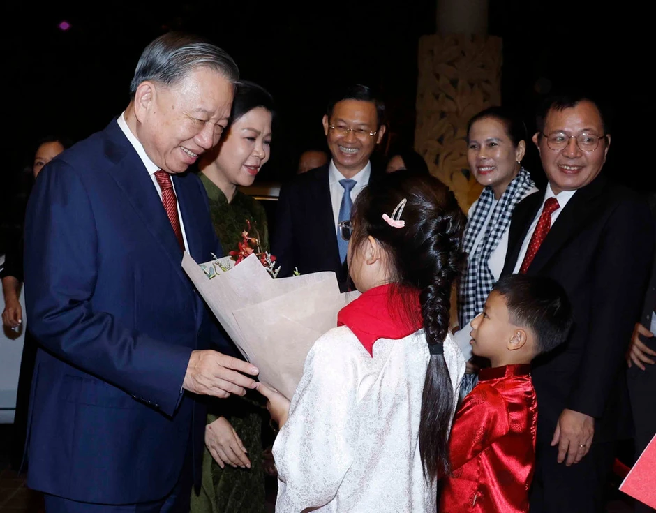 Tổng Bí thư, Chủ tịch nước Tô Lâm và Phu nhân bắt đầu thăm cấp Nhà nước Cộng hòa Singapore Tổng Bí thư, Chủ tịch nước Tô Lâm và Phu nhân bắt đầu thăm cấp Nhà nước Cộng hòa Singapore