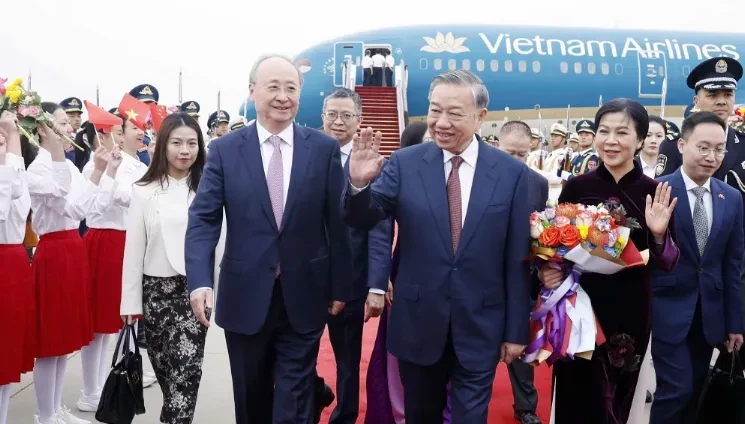Tổng Bí thư, Chủ tịch nước Tô Lâm và Phu nhân bắt đầu thăm cấp Nhà nước đến Trung Quốc Tổng Bí thư, Chủ tịch nước Tô Lâm và Phu nhân bắt đầu thăm cấp Nhà nước đến Trung Quốc