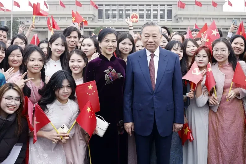 Tổng Bí thư, Chủ tịch nước Tô Lâm và Phu nhân bắt đầu thăm cấp Nhà nước đến Trung Quốc Tổng Bí thư, Chủ tịch nước Tô Lâm và Phu nhân bắt đầu thăm cấp Nhà nước đến Trung Quốc