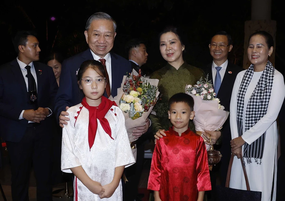 Tổng Bí thư, Chủ tịch nước Tô Lâm và phu nhân bắt đầu thăm Singapore Tổng Bí thư, Chủ tịch nước Tô Lâm và phu nhân bắt đầu thăm Singapore