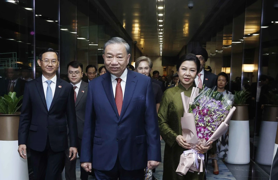 Tổng Bí thư, Chủ tịch nước Tô Lâm và phu nhân bắt đầu thăm Singapore Tổng Bí thư, Chủ tịch nước Tô Lâm và phu nhân bắt đầu thăm Singapore