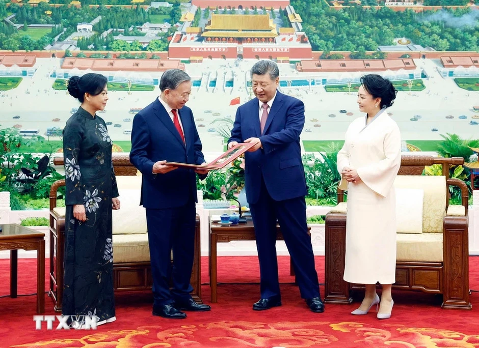Tổng Bí thư, Chủ tịch nước Tô Lâm và Phu nhân cùng Tổng Bí thư, Chủ tịch nước Tập Cận Bình và Phu nhân dự tiệc trà