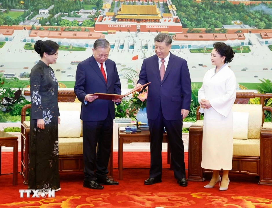Tổng Bí thư, Chủ tịch nước Tô Lâm và Phu nhân cùng Tổng Bí thư, Chủ tịch nước Tập Cận Bình và Phu nhân dự tiệc trà