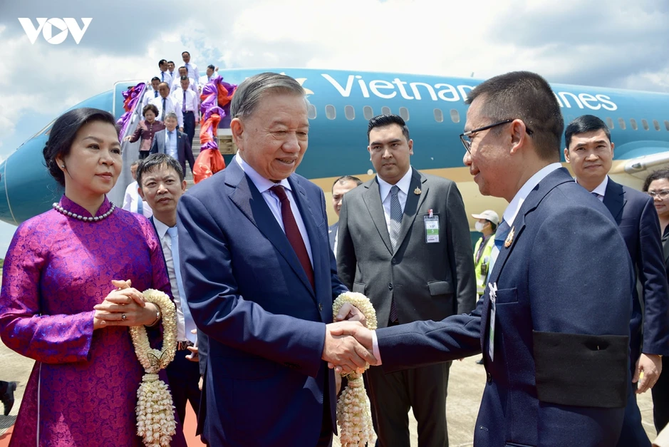 Tổng Bí thư, Chủ tịch nước Tô Lâm và Phu nhân đến Udon Thani, bắt đầu thăm chính thức Thái Lan Tổng Bí thư, Chủ tịch nước Tô Lâm và Phu nhân đến Udon Thani, bắt đầu thăm chính thức Thái Lan