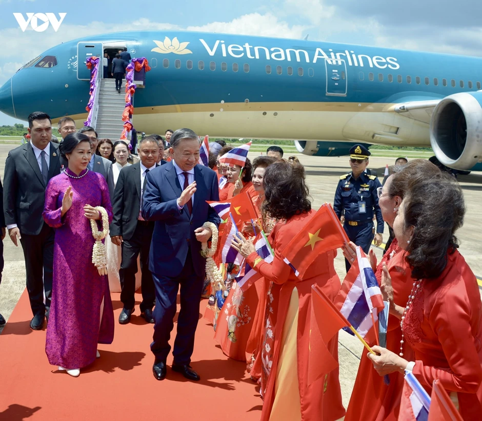 Tổng Bí thư, Chủ tịch nước Tô Lâm và Phu nhân đến Udon Thani, bắt đầu thăm chính thức Thái Lan Tổng Bí thư, Chủ tịch nước Tô Lâm và Phu nhân đến Udon Thani, bắt đầu thăm chính thức Thái Lan