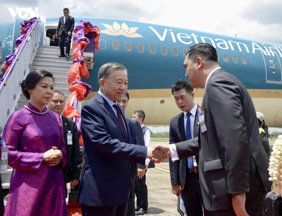 Tổng Bí thư, Chủ tịch nước Tô Lâm và Phu nhân đến Udon Thani, bắt đầu thăm chính thức Thái Lan Tổng Bí thư, Chủ tịch nước Tô Lâm và Phu nhân đến Udon Thani, bắt đầu thăm chính thức Thái Lan