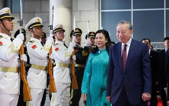 Tổng Bí thư, Chủ tịch nước Tô Lâm và Phu nhân tới thăm TP Nam Ninh, Trung Quốc bằng tàu cao tốc