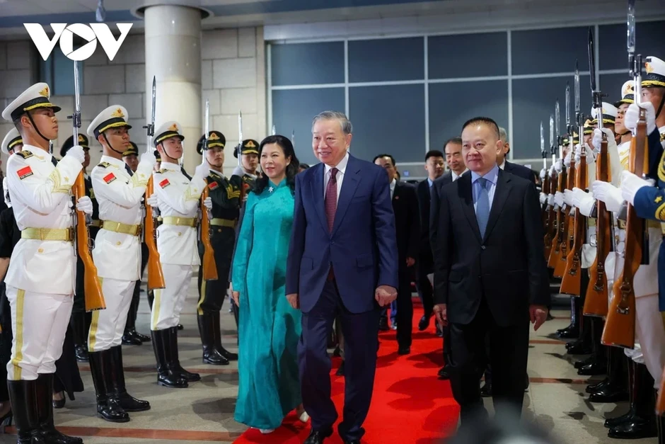 Tổng Bí thư, Chủ tịch nước Tô Lâm và Phu nhân tới thăm TP Nam Ninh, Trung Quốc bằng tàu cao tốc Tổng Bí thư, Chủ tịch nước Tô Lâm và Phu nhân tới thăm TP Nam Ninh, Trung Quốc bằng tàu cao tốc