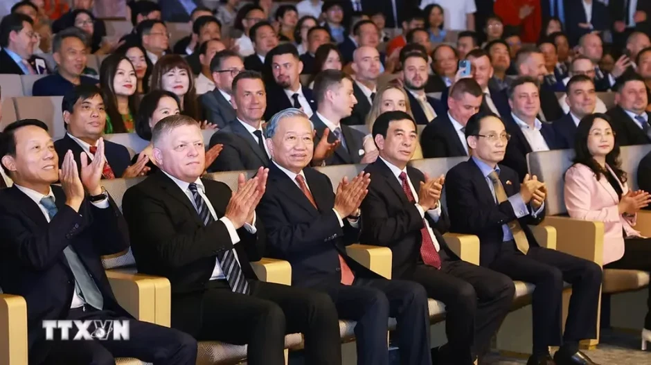 Tổng Bí thư, Chủ tịch nước Tô Lâm và Thủ tướng Slovakia dự hòa nhạc hữu nghị Việt Nam - Slovakia Tổng Bí thư, Chủ tịch nước Tô Lâm và Thủ tướng Slovakia dự hòa nhạc hữu nghị Việt Nam - Slovakia