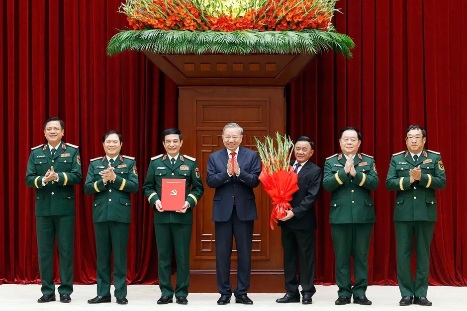 Tổng Bí thư, Chủ tịch nước trao các quyết định về chỉ định nhân sự Tổng Bí thư, Chủ tịch nước trao các quyết định về chỉ định nhân sự