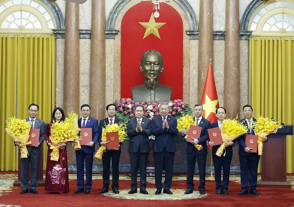 Tổng Bí thư, Chủ tịch nước trao quyết định bổ nhiệm các Phó Thủ tướng, Bộ trưởng Tổng Bí thư, Chủ tịch nước trao quyết định bổ nhiệm các Phó Thủ tướng, Bộ trưởng