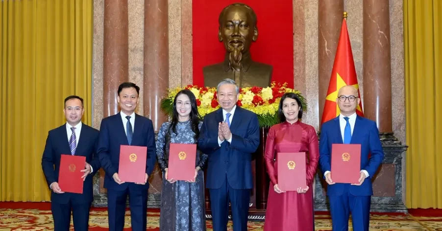 Tổng Bí thư, Chủ tịch nước trao Quyết định bổ nhiệm cho 5 Đại sứ Việt Nam ở nước ngoài