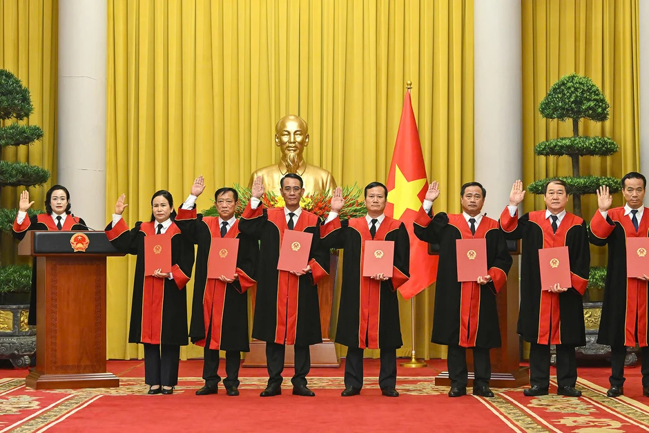 Tổng Bí thư, Chủ tịch nước trao quyết định bổ nhiệm Thẩm phán TAND tối cao Tổng Bí thư, Chủ tịch nước trao quyết định bổ nhiệm Thẩm phán TAND tối cao
