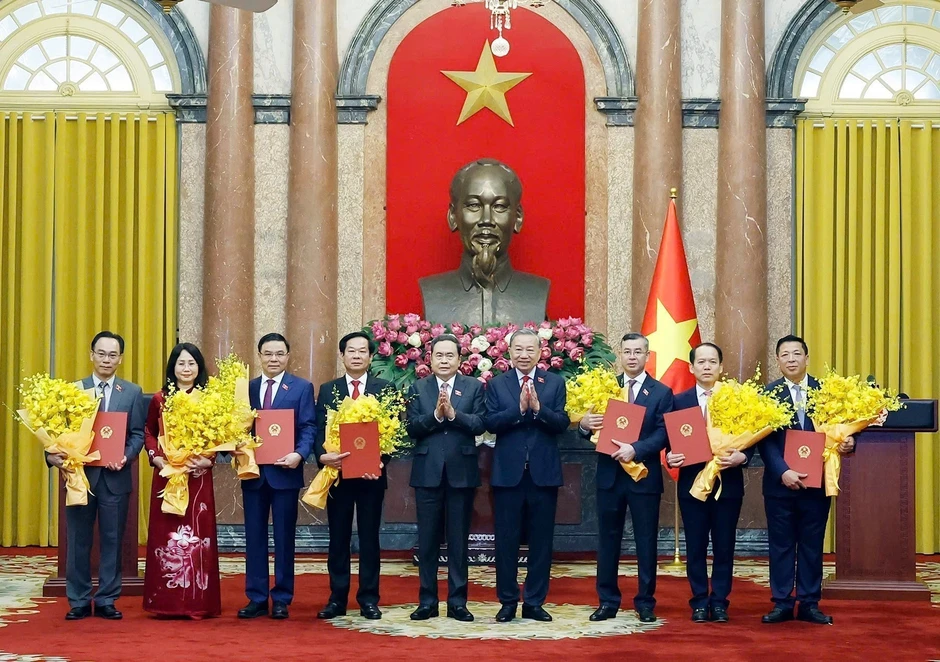 Tổng Bí thư, Chủ tịch nước trao quyết định bổ nhiệm thành viên Chính phủ Tổng Bí thư, Chủ tịch nước trao quyết định bổ nhiệm thành viên Chính phủ