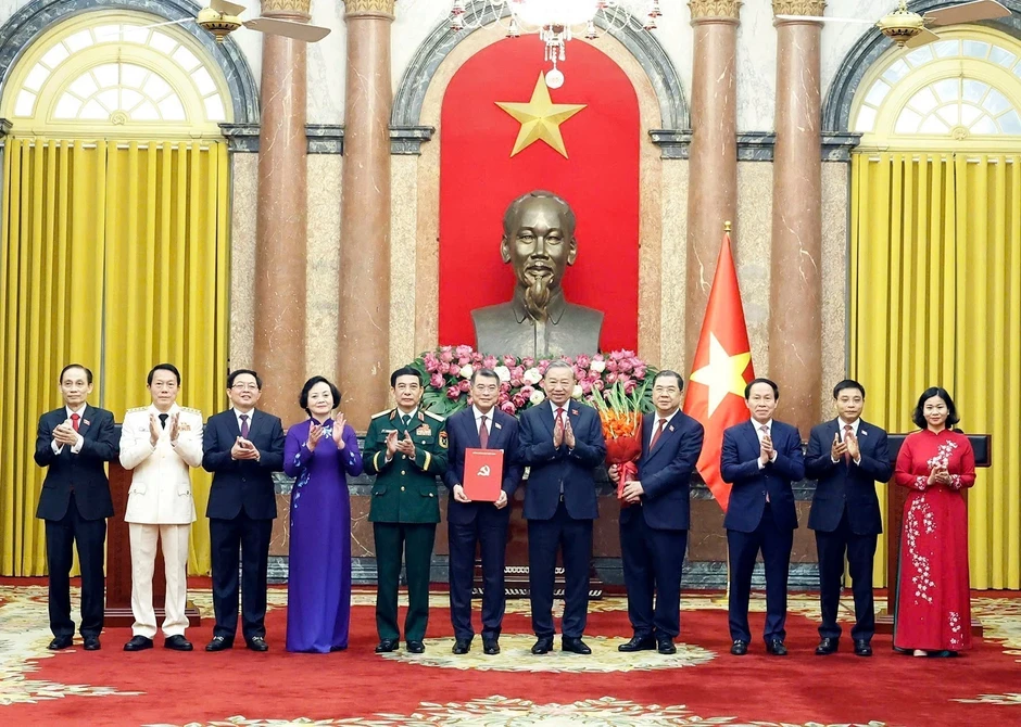 Tổng Bí thư, Chủ tịch nước trao quyết định bổ nhiệm thành viên Chính phủ Tổng Bí thư, Chủ tịch nước trao quyết định bổ nhiệm thành viên Chính phủ