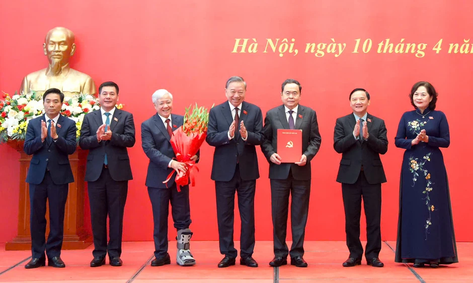 Tổng Bí thư, Chủ tịch nước trao quyết định chỉ định nhân sự Đảng ủy Quốc hội