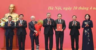 Tổng Bí thư, Chủ tịch nước trao Quyết định của Bộ Chính trị chỉ định Đảng ủy Quốc hội